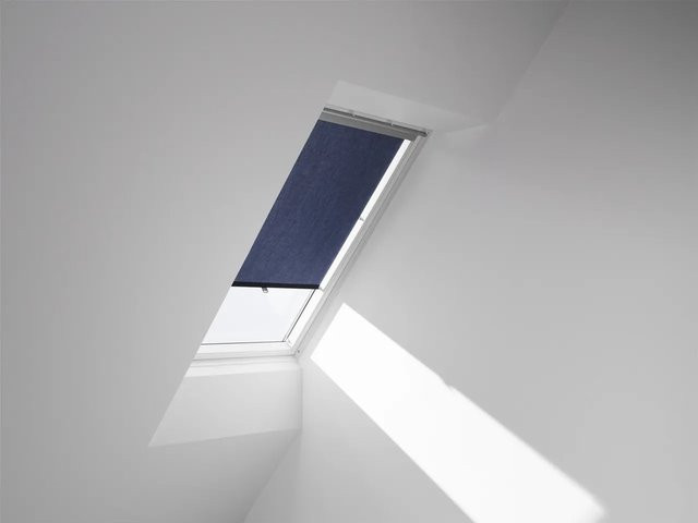 Velux Sichtschutzrollo RHL Y80 9050 mit Haltekrallen in Blau, semi-transparent aus Polyester - Bild 1