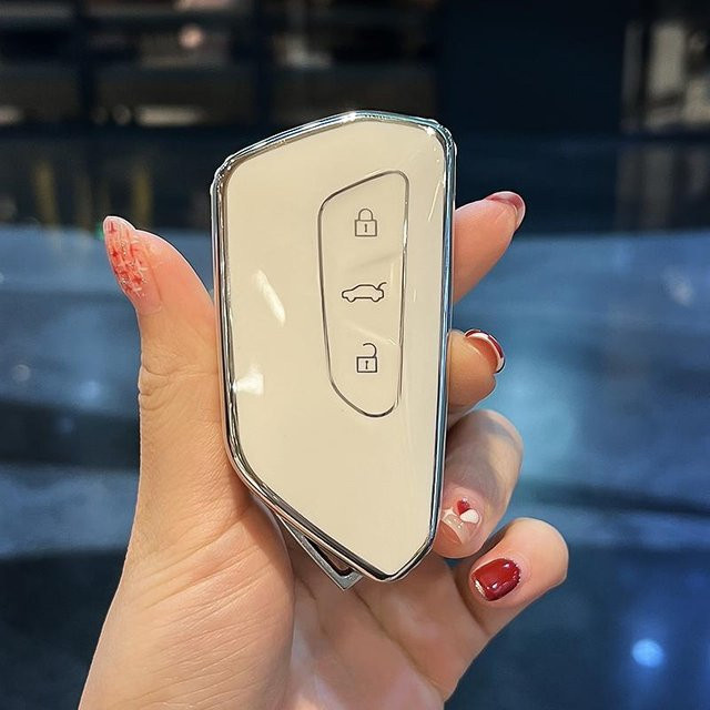 TPU Autoschlüssel Hülle Abdeckung in Beige für VW Golf 8, ID3, ID4, Cupra, Skoda Octavia A8 und SEAT Leon MK4 sowie Formentor inklusive Schlüsselanhänger - Bild 1