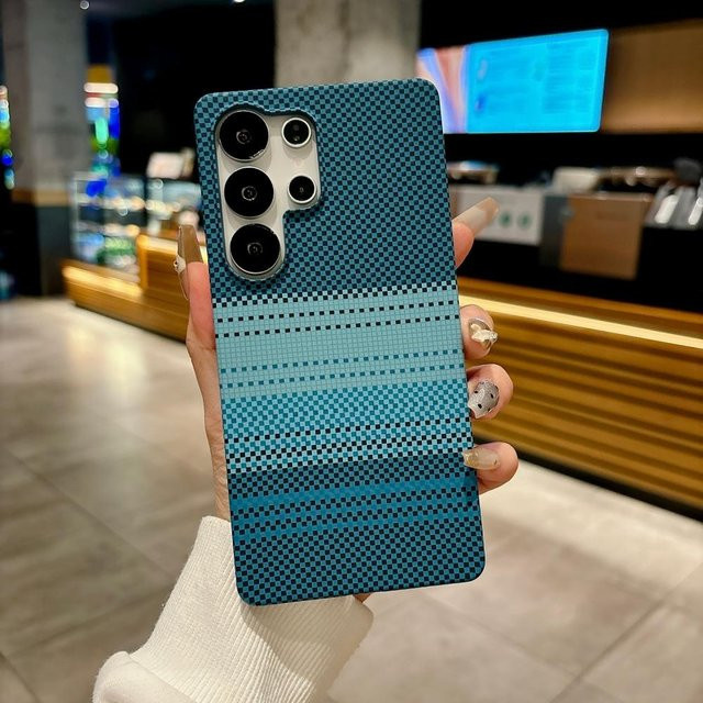 Rahmenlose Handyhülle mit Carbonfaser-Textur für Samsung Galaxy S26 S25 S24 S23 FE Plus Ultra in Blau, kompatibel mit kabellosem Laden - Bild 1