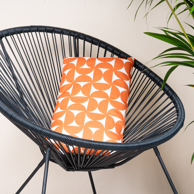 Kissen BLUME2000 mit Retro-Design in Orange und Weiß aus Polyester - Bild 1