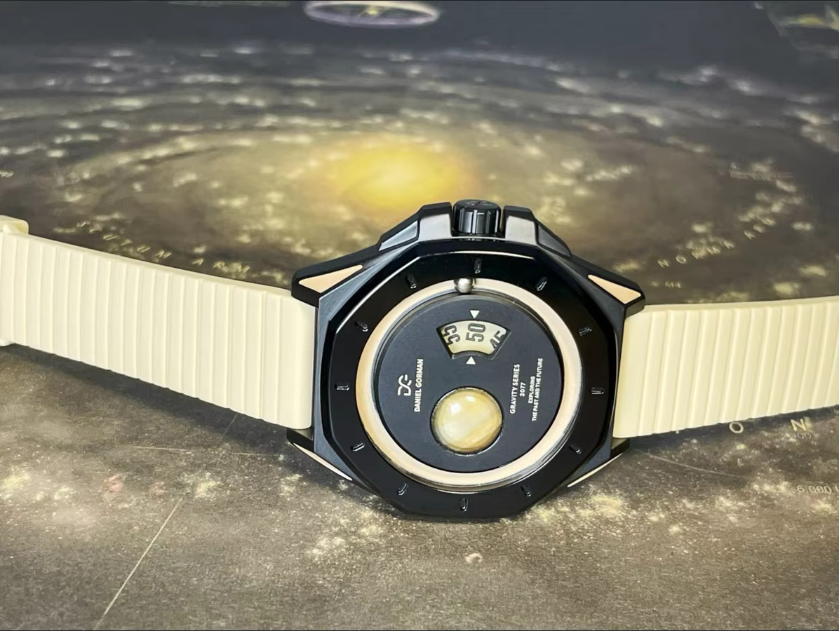 Daniel Gorman Magnetische Planeten-Quarzuhr mit 8 Planeten im geometrischen Design, Multicolour, Durchmesser: 8,0 cm - Bild 2