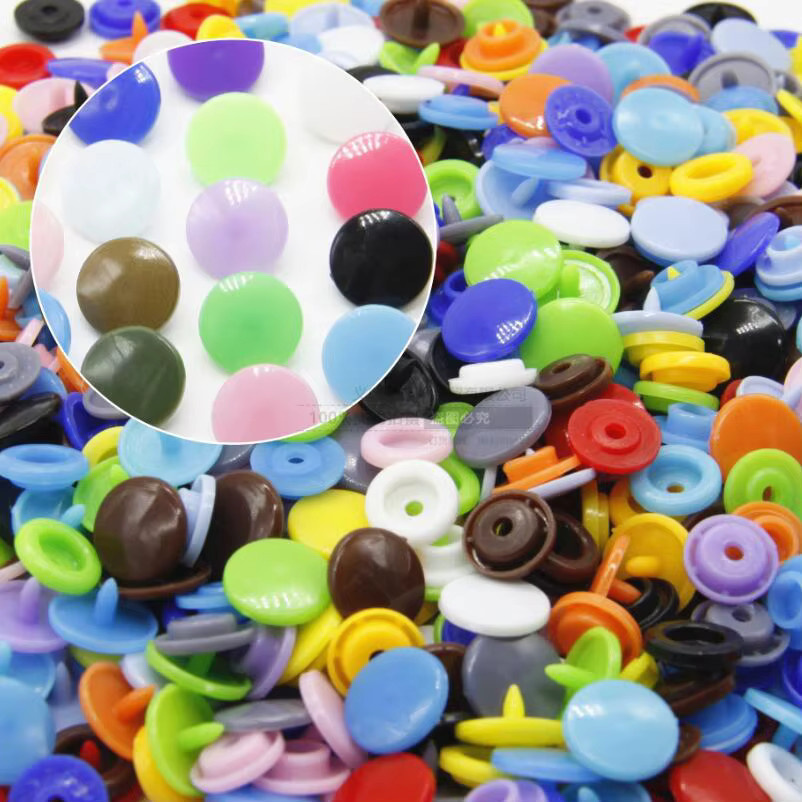 QIMONTON Druckknöpfe aus Kunststoff und Harz in Schwarz, 100 Sets T5 Bekleidungszubehör für Babykleidung und Lätzchen - Bild 2