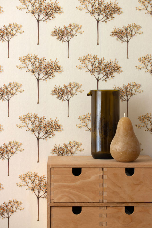 Studio Ditte Tapete Small Trees Boompjes in Beige und Multicolour mit botanischem Naturdesign - Bild 2