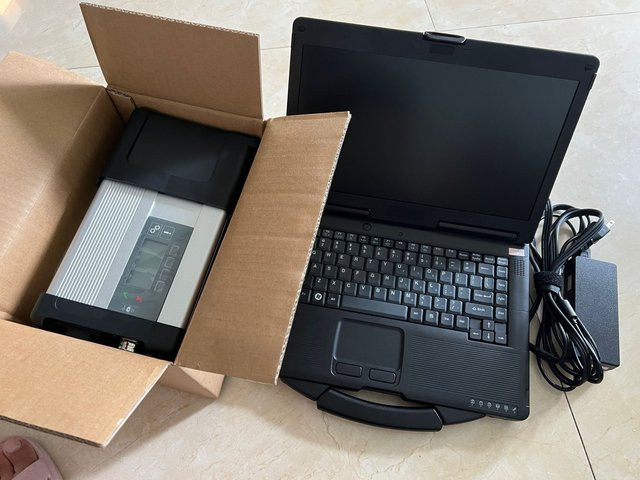 Panasonic Toughbook CF53 Laptop mit Intel i5 CPU, 8GB RAM und SSD in Schwarz - Bild 1