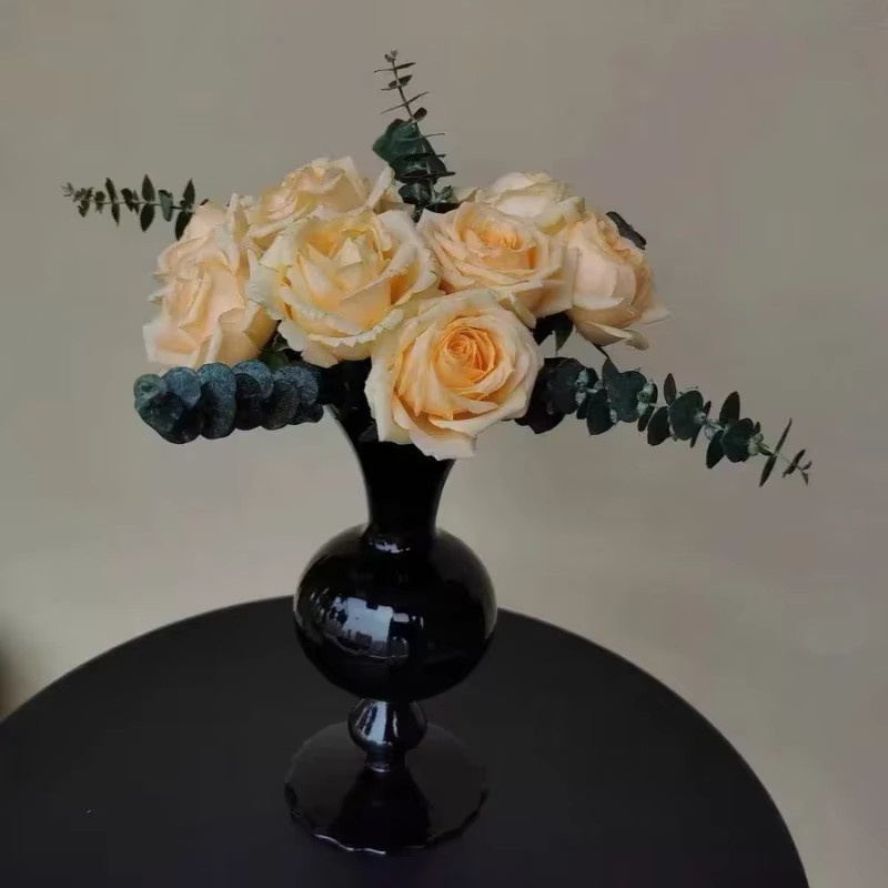 Minimalistische schwarze Glasvase im europäischen Mid-Century-Stil für Wohnzimmer und Esstisch - Bild 4