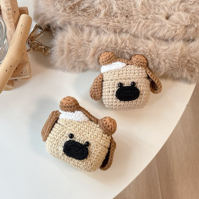 Flauschige Plüsch Schutzhülle im 3D Cartoon Space Dog Design für Apple AirPods Pro, 1, 2 und 3, in Grau oder Beige - Bild 1
