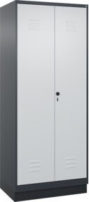 C+P Wäsche-Spind Classic PLUS mit Sockel, 2 Abteile, Sicherheits-Drehriegel und mittiger Trennwand, B/T/H: 80 x 50 x 195 cm - Bild 1
