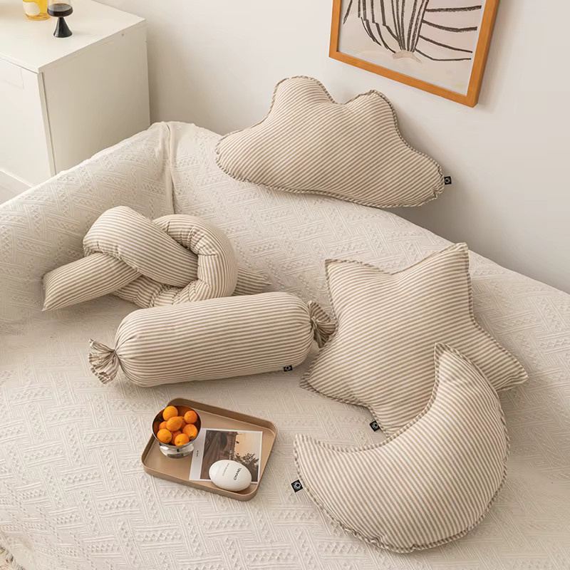 Dekorationskissen von efundeal in Wolken-, Stern- und Mondform mit Streifenmuster für Kinderzimmer und Sofa - Bild 1