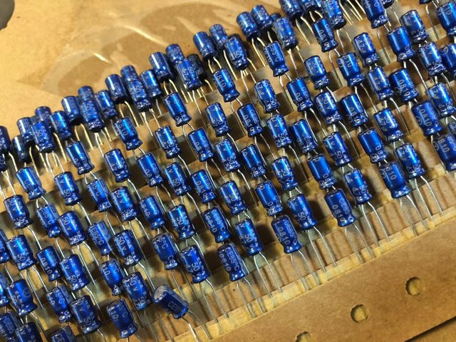 Elna Elektrolytkondensator 50V 4,7uF Blau für Audio-Frequenzanwendungen - Bild 1