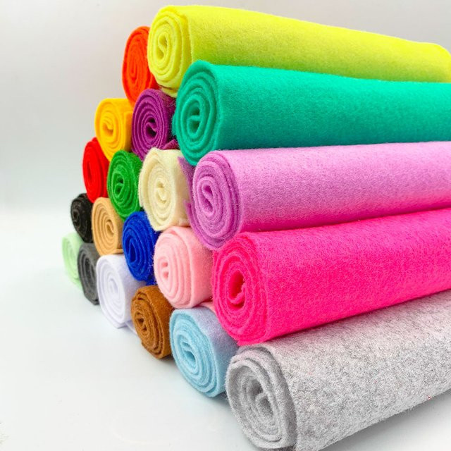 Graue Rolle Weichfilzstoff aus Vliesfilz für Patchwork, DIY und Handarbeit, B: 20 cm, L: 90 cm - Bild 1