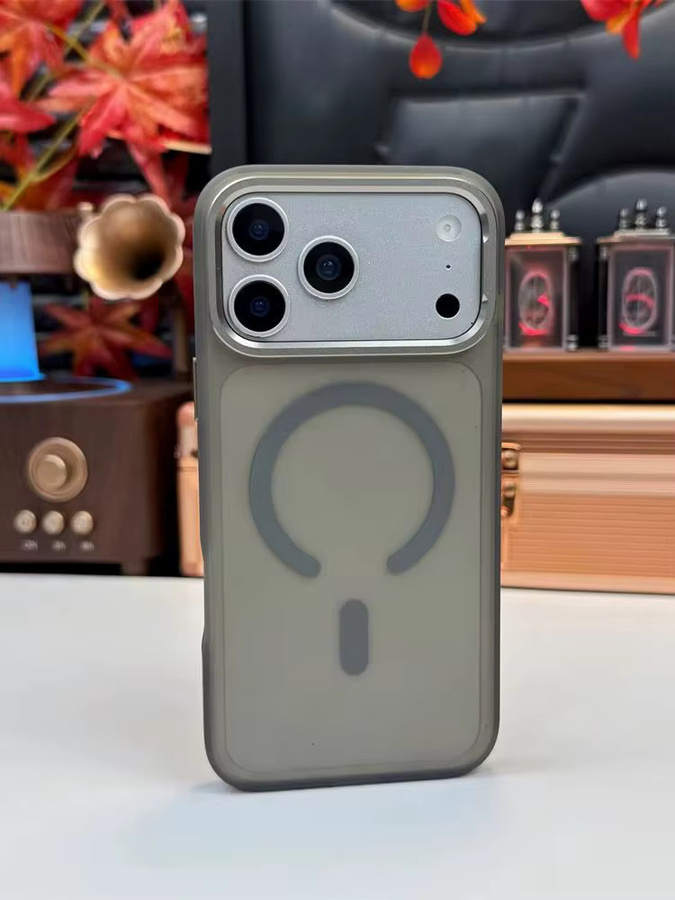Transparente magnetische MagSafe Schutzhülle für iPhone 17, 17 Pro und 17 Pro Max in Orange, stoßfest mit matt-glänzendem Finish und Unterstützung für kabelloses Laden - Bild 4