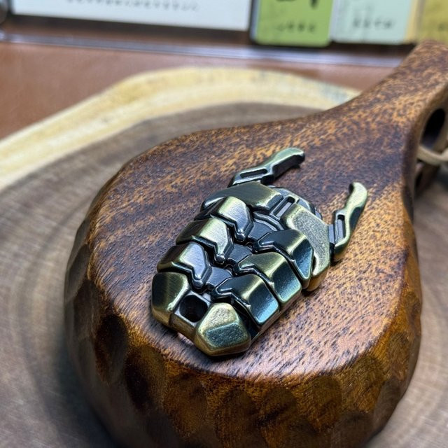 YIJOO Beetle EDC Metall-Klicker Wippe, Magnetische Push-Karte, Fidget Mechanischer Slider, Drückplatte, Haptische Münze, Sensorisches Stressabbau-Spielzeug - Bild 1