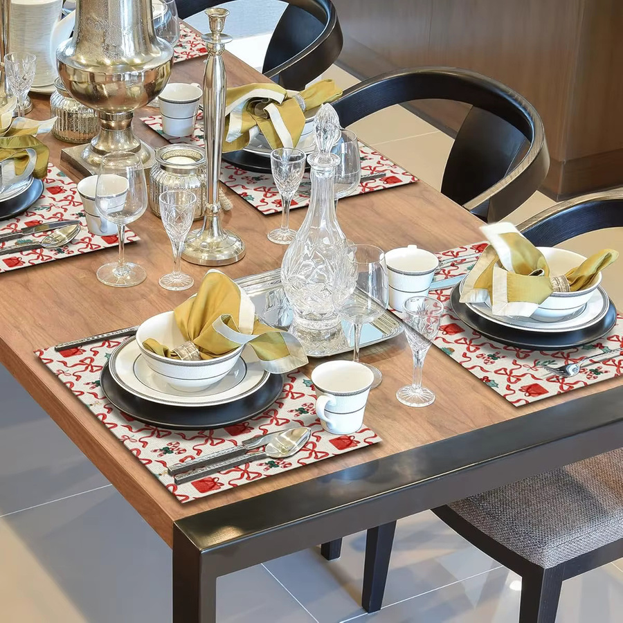 VIKAMA 4-teiliges Weihnachts-Tischset mit Schleifen-Design in Rot für festliche Dekorationen - Bild 3