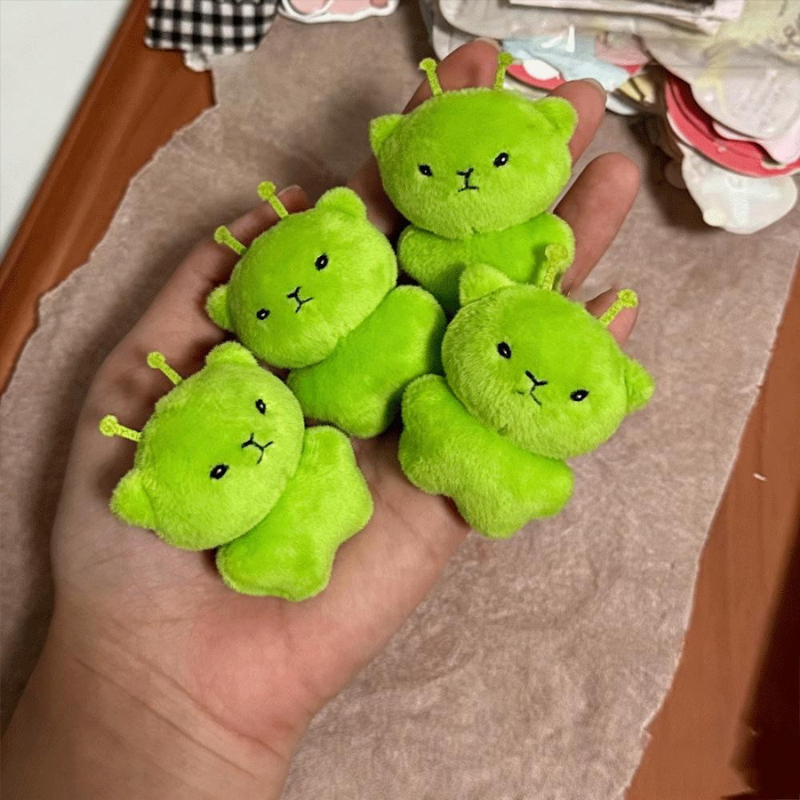 Linyi toy Außerirdischer Alien Plüsch Katze Grün ab 3 Jahren - Bild 2
