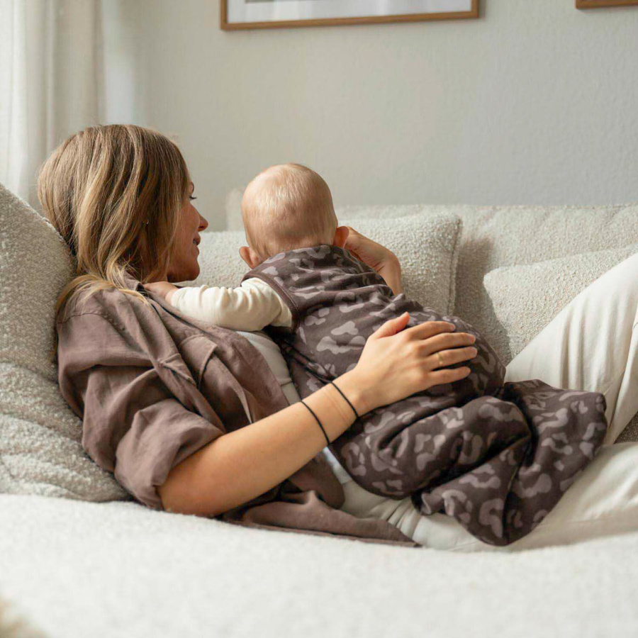 Emma & Noah Ganzjahresschlafsack für Babys aus Bio-Baumwolle in Braun, 2.5 TOG - Bild 2