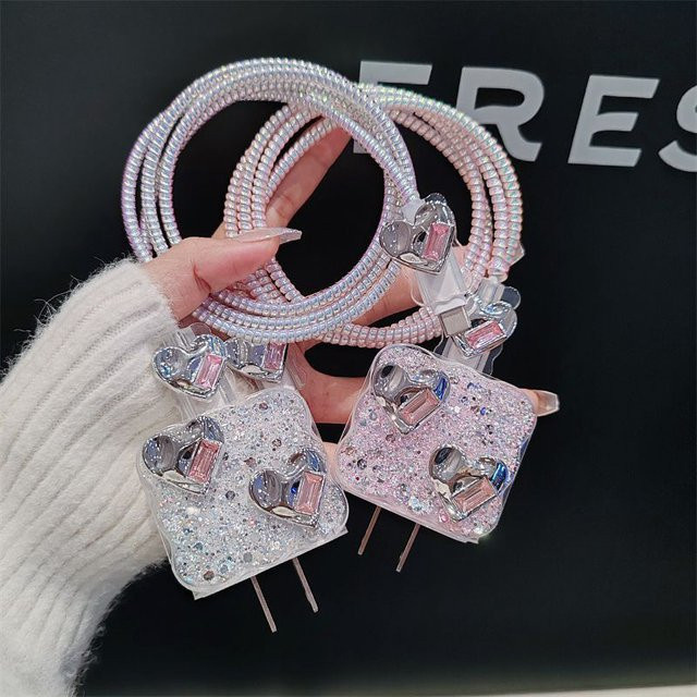 Galvanisierte Herz-Ladegerät-Hülle für iPhone als schützende Netzteil-Abdeckung und Kabel-Organizer in Silber und Multicolour - Bild 1