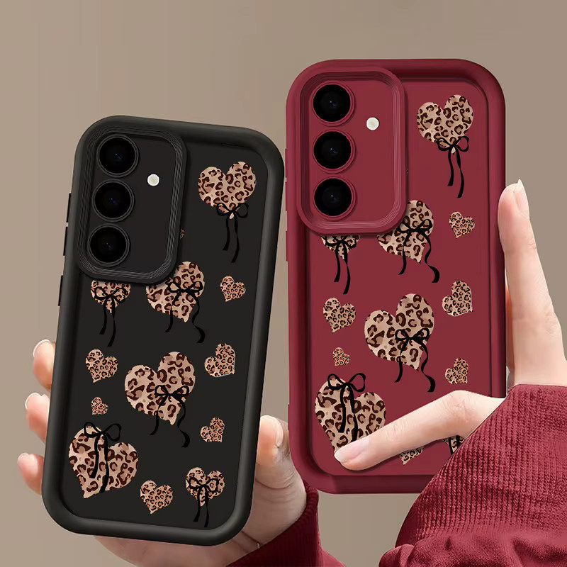 Handyhülle mit Leopardenmuster und Herzen für Samsung Galaxy S25 S24 S23 S22 Ultra FE A56 A36 A26 A17 A16 A15 5G in Weiß - Bild 3