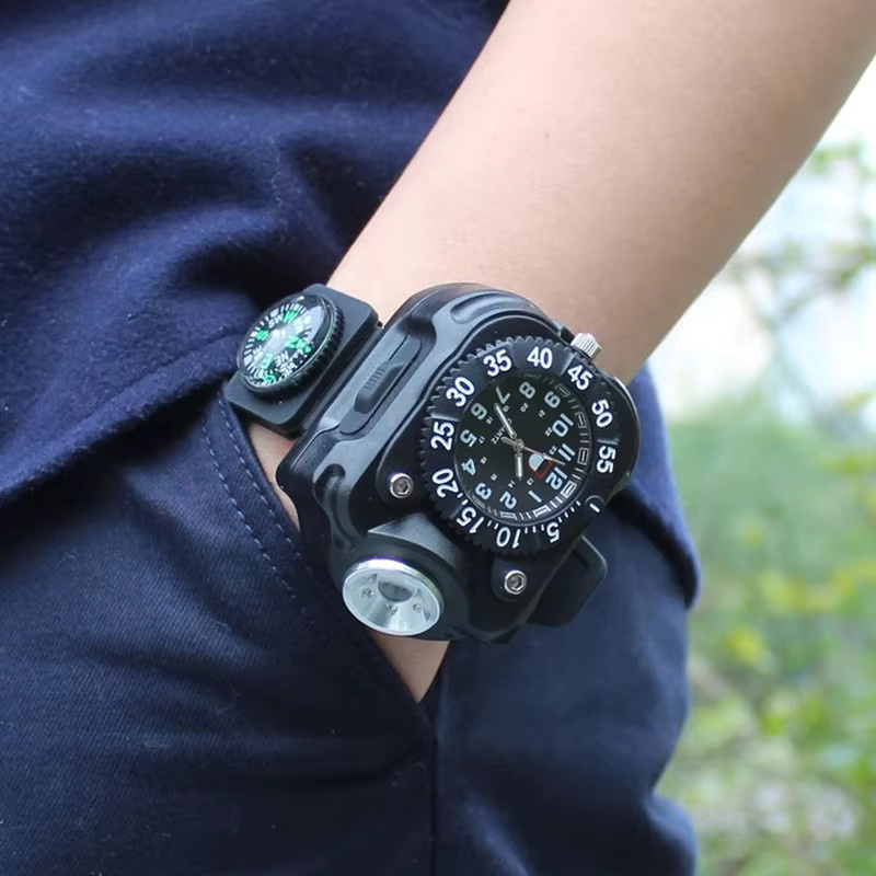 ESMARTER Wiederaufladbares LED-Handgelenklicht in Schwarz mit Uhrfunktion und Silikonarmband für Outdoor und Sport - Bild 4