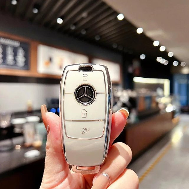 TPU Autoschlüssel Hülle Abdeckung für Mercedes Benz C260L A200L E200L E300L GLC260L mit Schlüsselanhängerhalter in Weiß - Bild 1