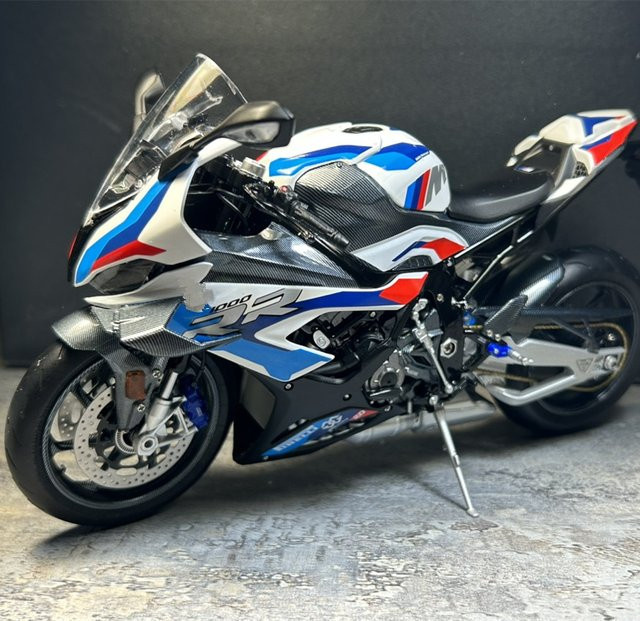 MAKEDA M1000RR S1000RR Racing Motorrad Modell, Metall, 1:9, mit Licht - Bild 1