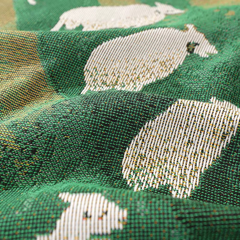 Textile City Jacquard-Webdecke mit Schaf- und Grünwiesen-Motiv in Grün, Landhausstil mit Fransen, B: 160 cm, H: 130 cm, T: 130 cm - Bild 2