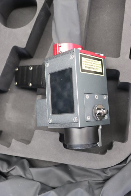Tragbare Faser-Puls-Laserreinigungsmaschine von ACCTEK zur Entfernung von Rost, Öl, Farbe und Graffiti auf Metall und Holz - Bild 1