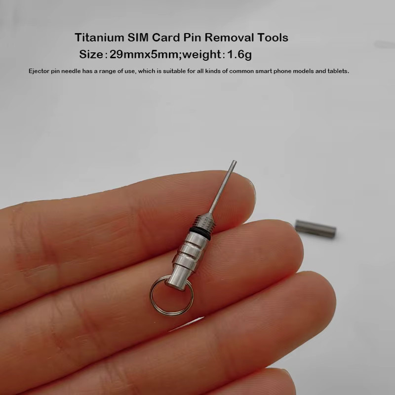Mini Titan SIM Karten Ejector Tool EDC Schlüsselanhänger in Grau und Silber - Bild 2