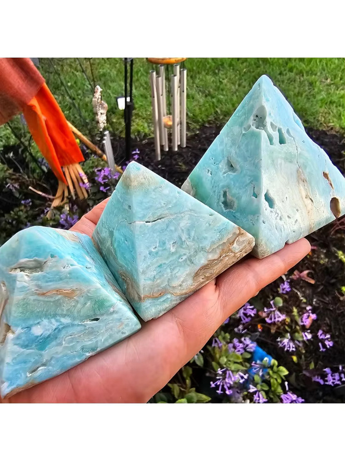 CrystalHola Hemimorphit-Pyramide aus Naturstein in Himmelblau als Tischdekoration - Bild 5