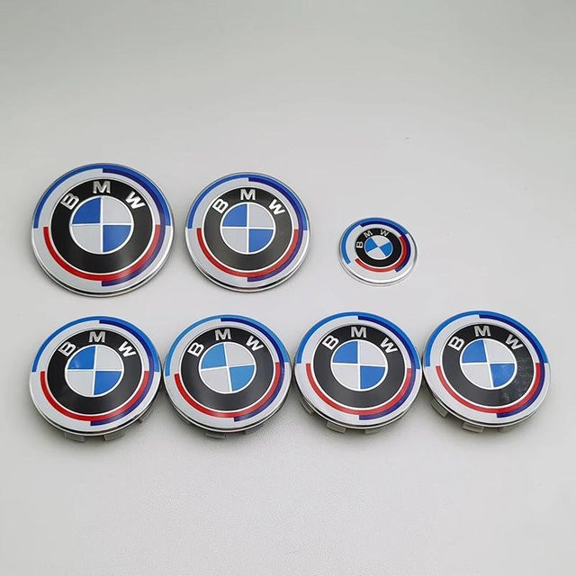 7-teiliges BMW Emblem Set in Schwarz und Blau für Front, Motorhaube, Heckklappe, Lenkrad und Radnabenkappen - Bild 1