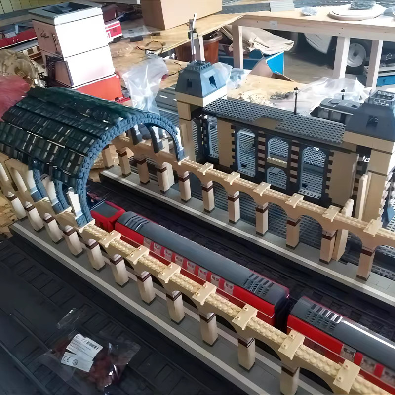 MOCREBRICKS Modulares Bahnhof-Plattform-Bausteinset, Zubehör - Bild 3