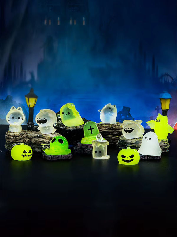 Leuchtendes Halloween Mini Ornament Set mit Fledermaus, Kürbis, Skelett und Geist in Mehrfarbig für Puppenhaus und Desktop Dekoration aus Kunststoff - Bild 6