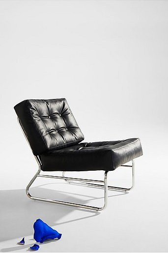 Luca Sessel aus veganem Leder in Schwarz mit Metallgestell im modernen Lounge-Design - Bild 1