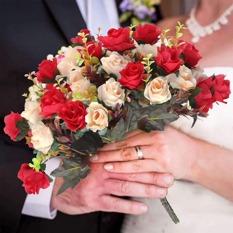 ZQCY Künstliche Seidenrose in Rot als floraler Brautstrauß für Hochzeit und Dekoration - Bild 2