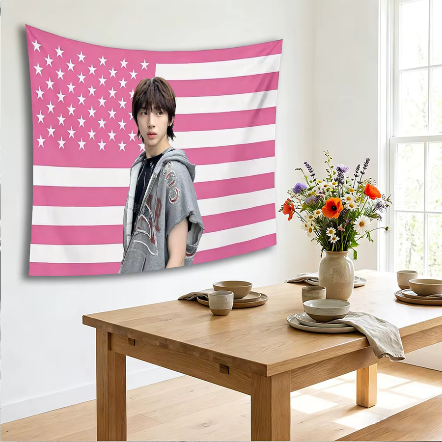 CORTIS JUHOON Wandteppich Rosa Amerikanische Flagge mit Sternen, K-Pop Idol Wandbehang aus Textil, Breite: 60 cm, Höhe: 40 cm - Bild 3