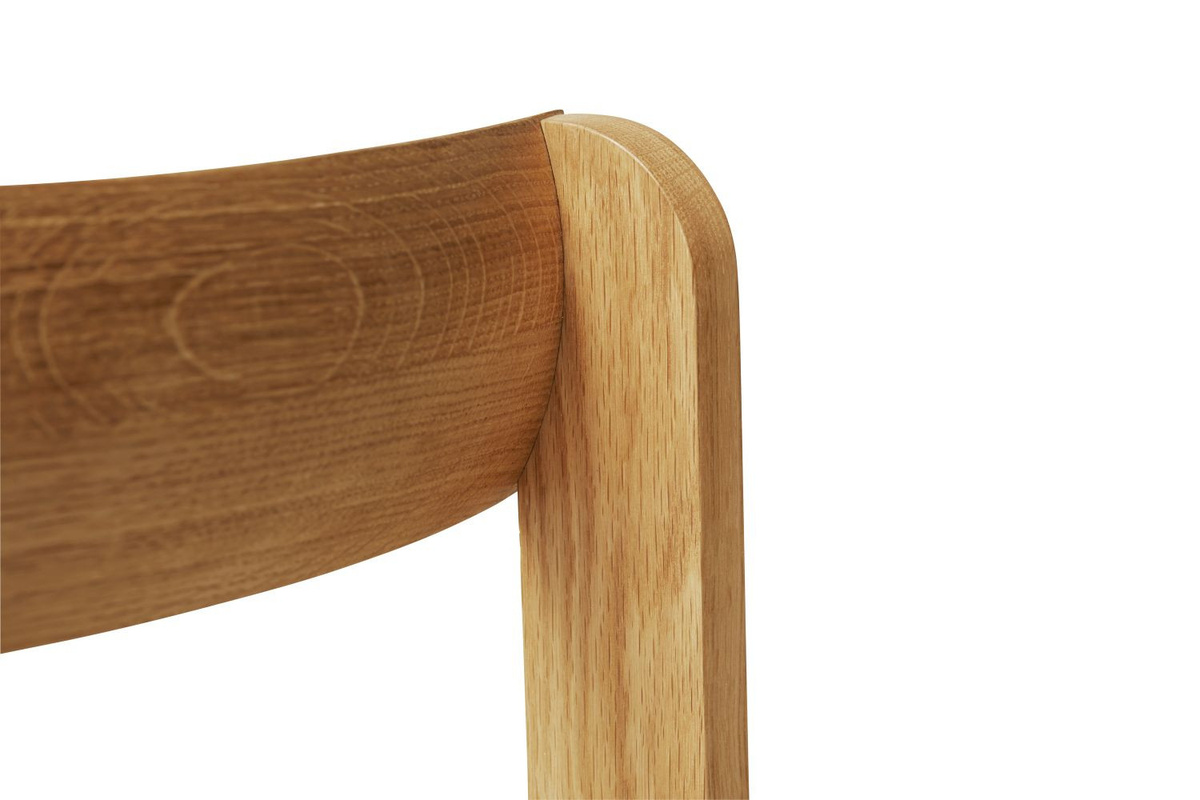 Form&Refine Blüprint Stuhl aus Holz in Braun, stapelbar und minimalistisch - Bild 2