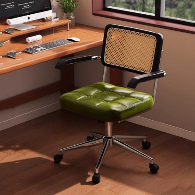 Moderner Designer-Bürostuhl von DUTRIEUX in Grün mit Rollen und Kunstlederbezug für Schlafzimmer und Esszimmer - Bild 1