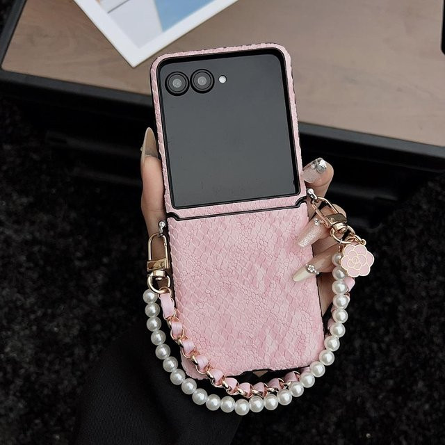 Motorola Handyhülle mit Python-Hautmuster für Razr 60 Ultra, Razr 60, 50 Ultra und Razr+ 2024 in Pink - Bild 1