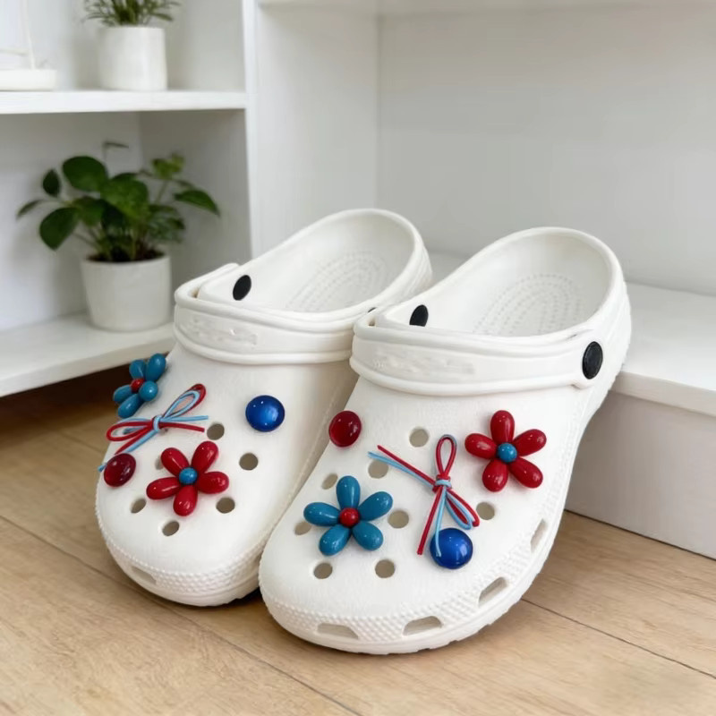 Mesuca Schuh-Charms-Set, Rot-Blaue Blumen-Schleifen-Perlen, Unisex - Bild 3