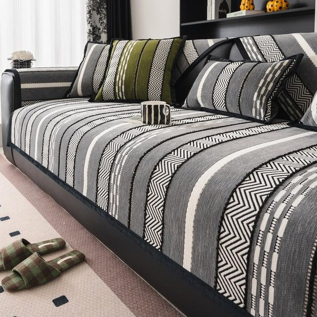 Rutschfester Chenille Sofaüberwurf mit floralem Muster in Grau, Breite: 70 cm, Tiefe: 70 cm - Bild 1