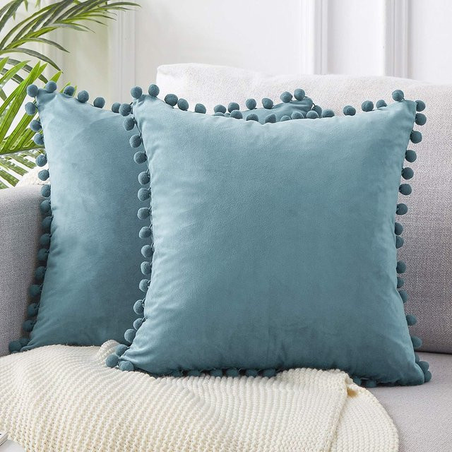Dekorativer Samt Kissenbezug mit Bommel von Yiran Furniture in Grün, Blau, Grau oder Rosa, B/H: 50 x 30 cm - Bild 1