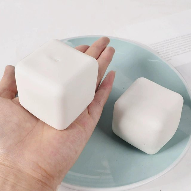 BC Pet Supplies Squishy Milchweiß Tofu Quetschspielzeug, weiß - Bild 1