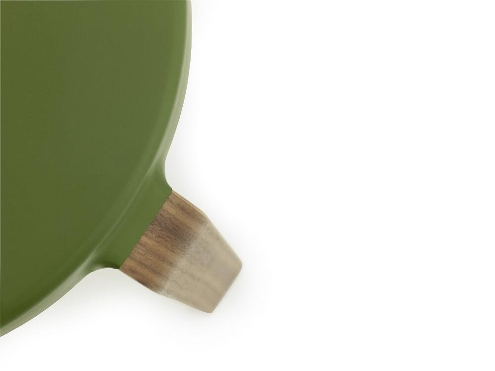 Normann Copenhagen Tap Hocker in Grün mit Holzgestell aus Eichenholz oder Walnussholz - Bild 3