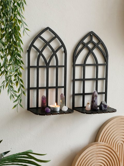 Gotischer Wandbehang aus Holz in Schwarz als rustikale Wanddekoration im Vintage-Stil - Bild 1