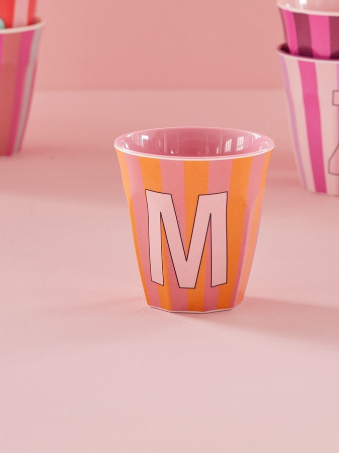 Rice Melamin Becher Buchstabe M mit Streifen in Pink 250ml - Bild 2