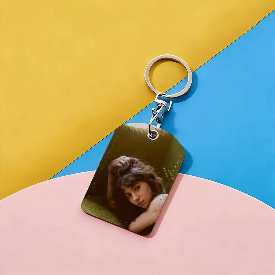 Singer Clairo Charm Kartenhalter mit Schlüsselanhänger, Unisex - Bild 3