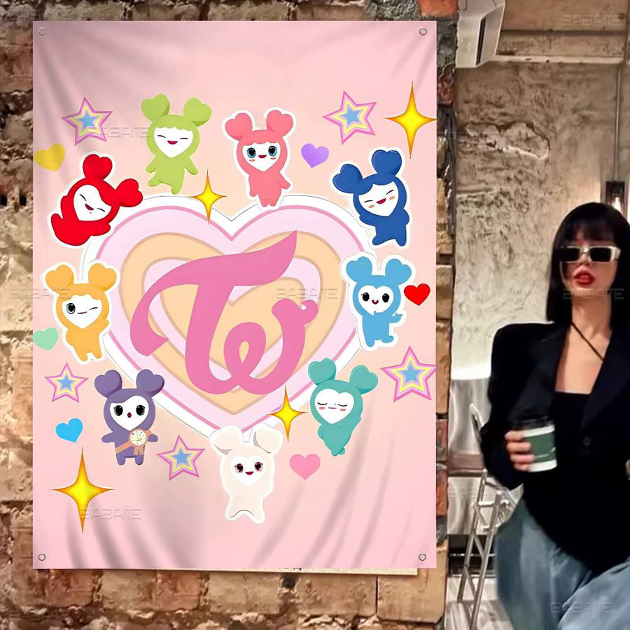Potdemiel Kpop Twice Cartoon Wandbehang in Multicolour als dekorativer Banner für deine Raumdekoration - Bild 5