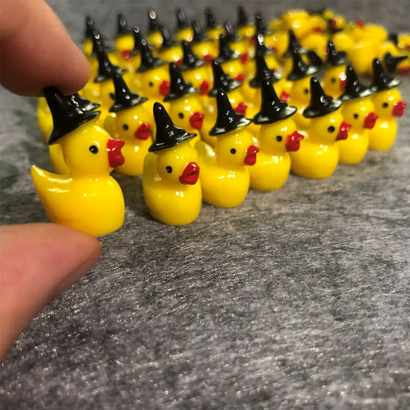 5 oder 10 Stück Mini-Enten-Miniaturen mit Halloween-Hexenhut aus Kunstharz in Gelb für Feengarten und DIY-Handwerksdekoration - Bild 2