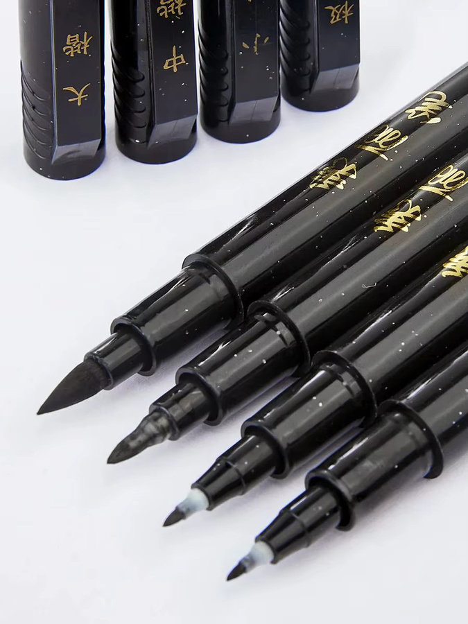 4-teiliges Set nachfüllbarer Pinselstifte in Schwarz für Kalligraphie, Kunstzeichnung und Manga-Skizzen - Bild 1
