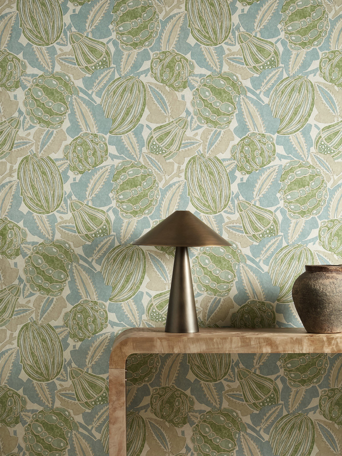 Harlequin Tapete Zenith in Pine/Seaglass mit floralem und botanischem Design - Bild 1
