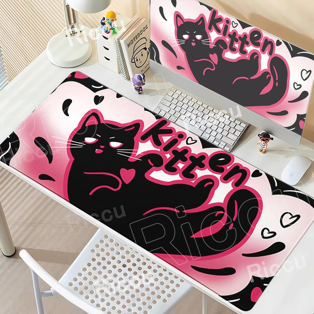 Riccu XXL Mauspad Kawaii Schwarzes Kätzchen als große Tastaturmatte und Tischunterlage für PC und Büro - Bild 1